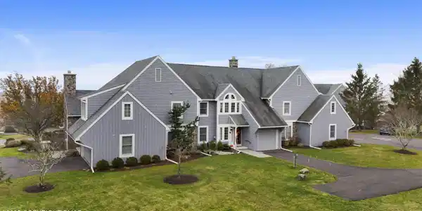 7317 Meadow Lane