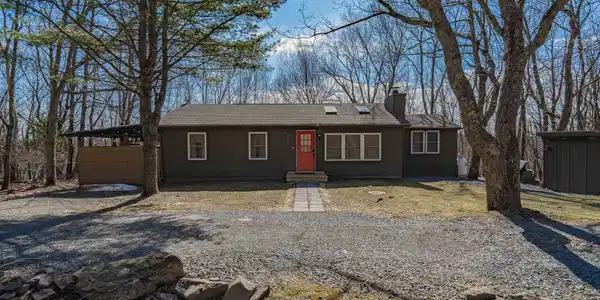 121 Algonquin Trail
