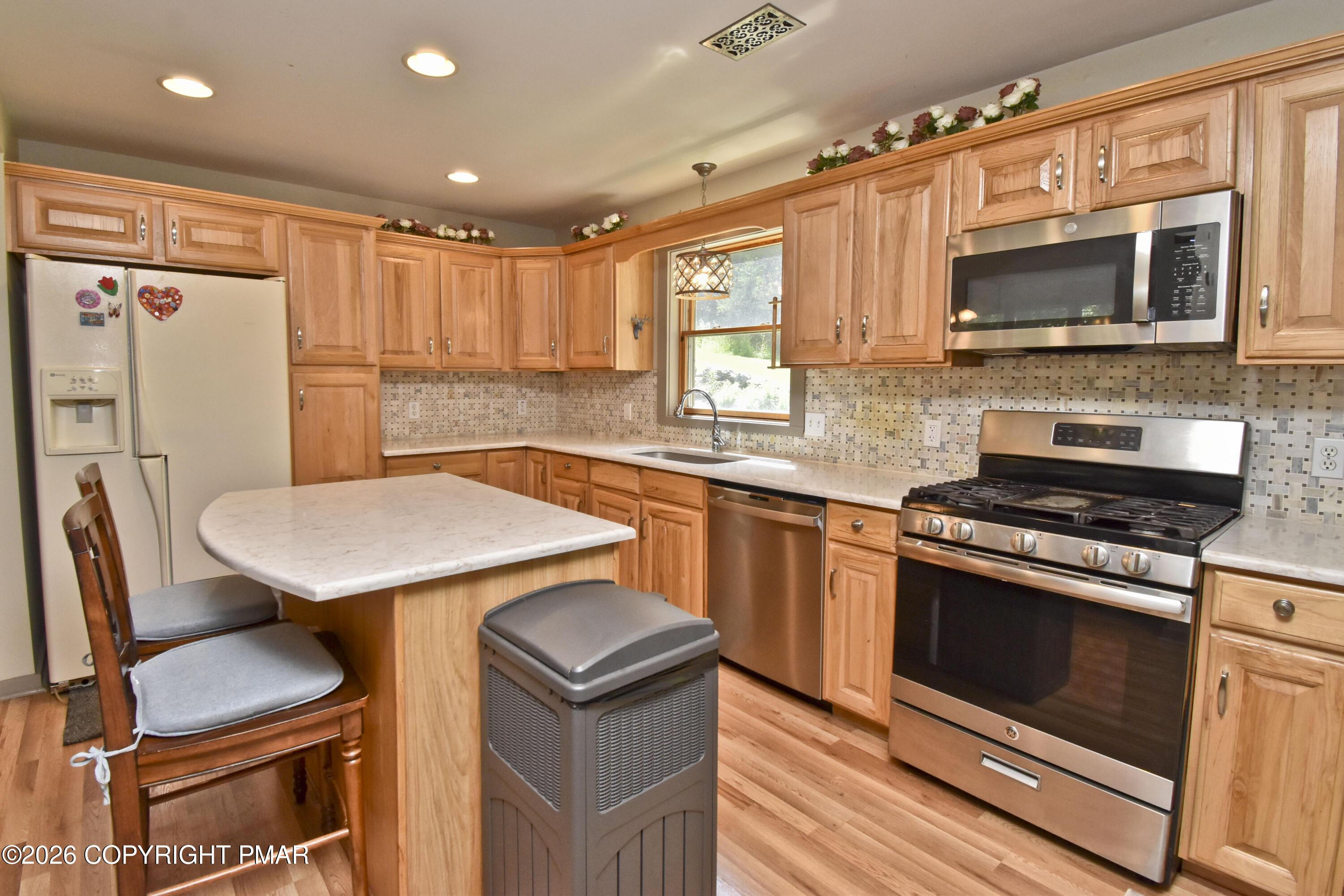 Image 4: 2 Kitchen (1)