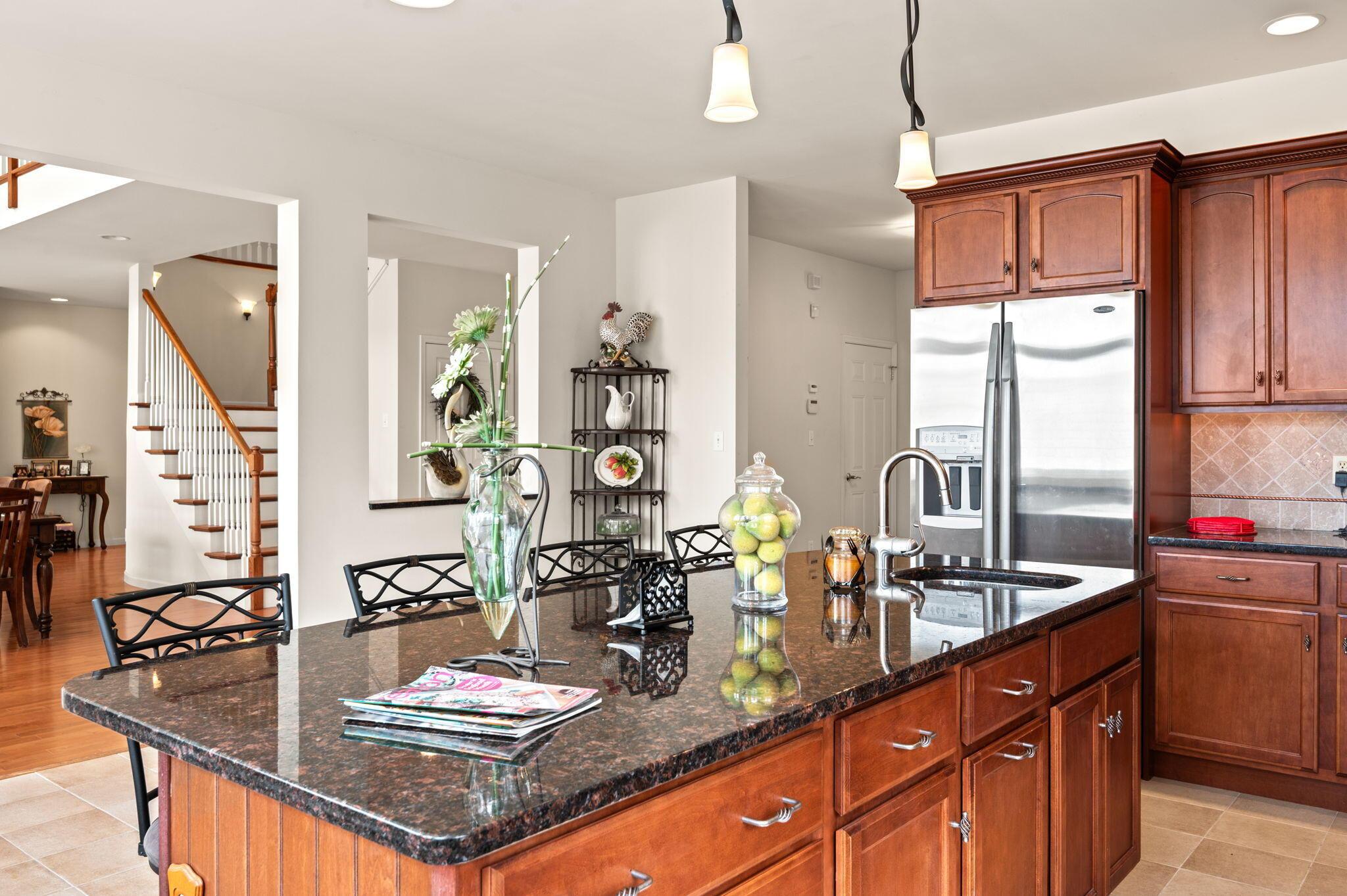 Image 4: Center island