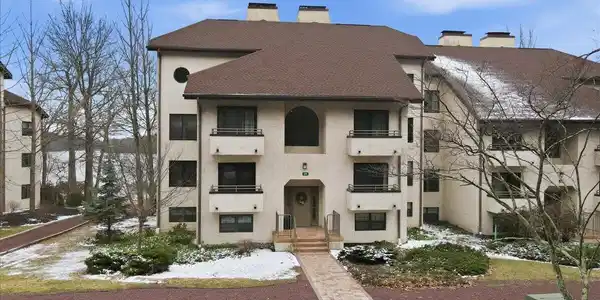 Image 4: Front Exterior