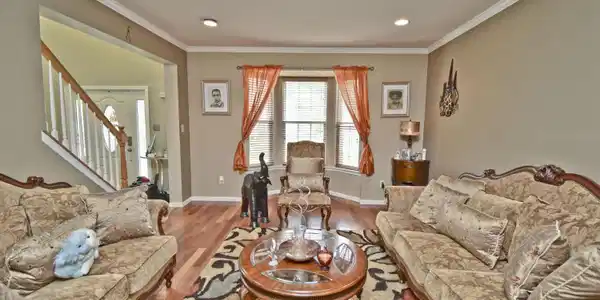 Image 2: 2 Living Room (3)