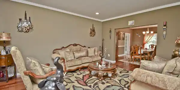 Image 4: 2 Living Room (1)