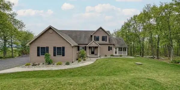 Image 3: 317 Valley View Dr 001 Large