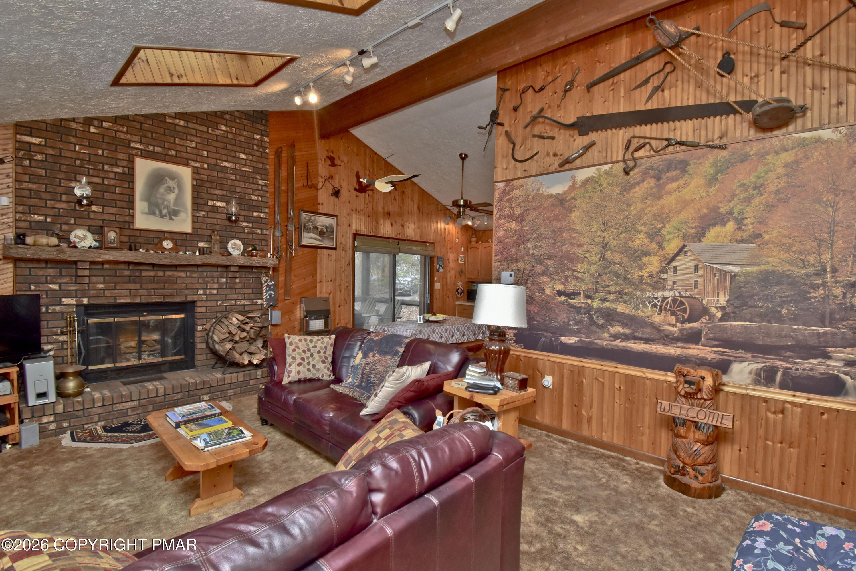 Image 3: 3 Living Room (1)