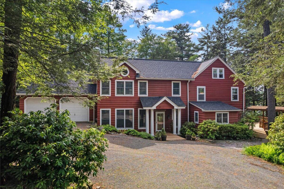 Image 2: White Pine Lodge