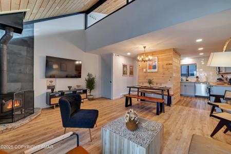 4 Middle Village Way
