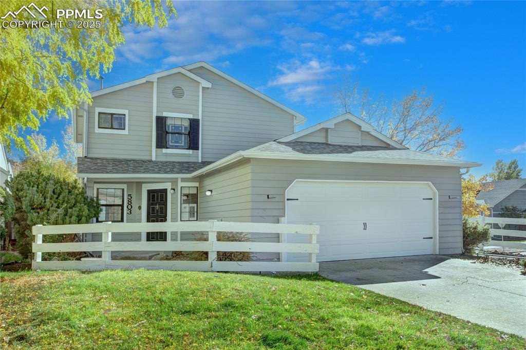 Image 1: Attractive home  n a corner lot