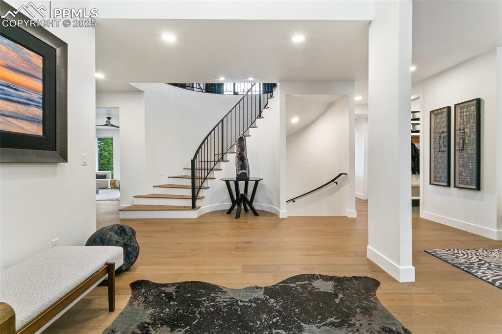 Image 2: Large two story entry makes a dramatic statement.