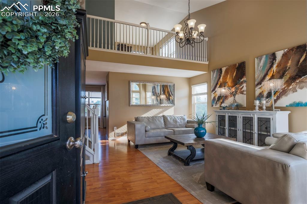 Image 4: Living Room