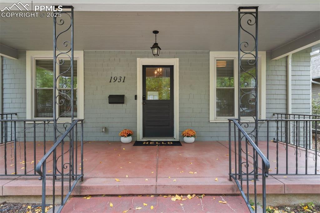 Image 3: Enjoy the covered front porch for watching the sunset.