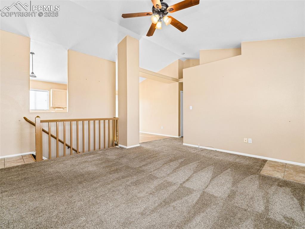 Image 4: Living Room