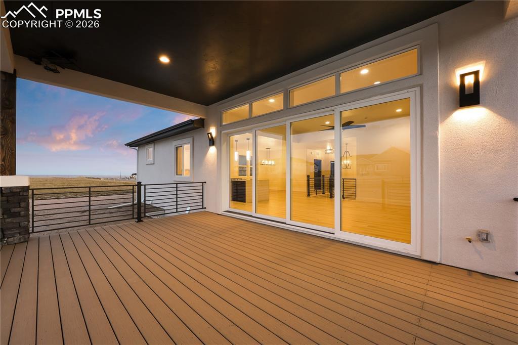 Image 3: 16' slider - opens to deck