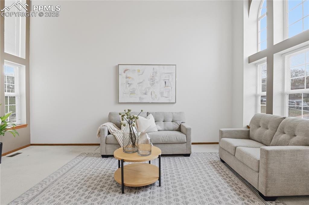 Image 4: Living Room