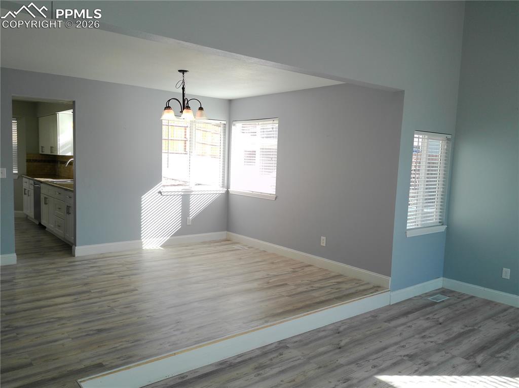 Image 4: Dining Room