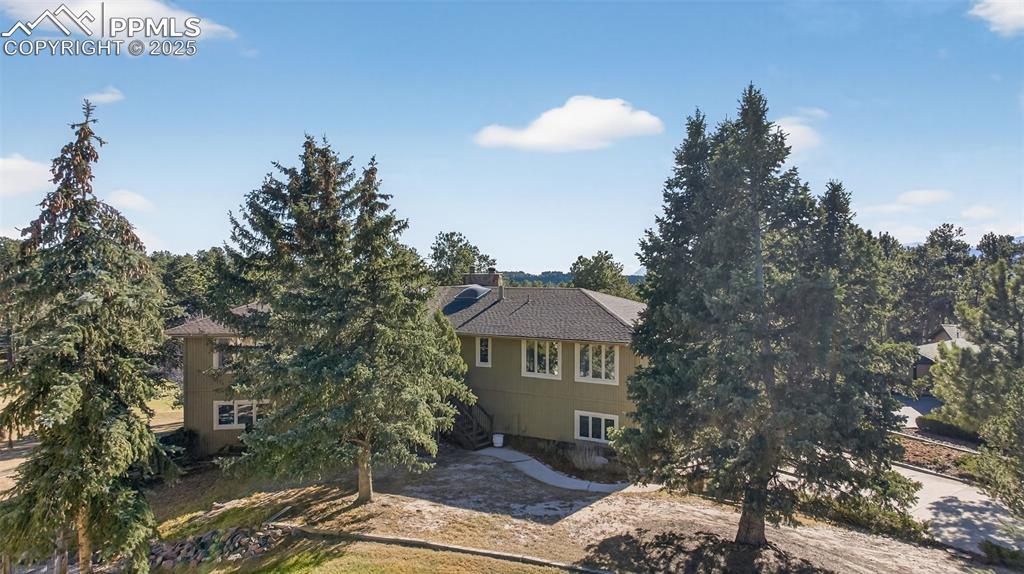 Image 3: Beautiful Woodmoor home with mature trees and over 3/4 acres!