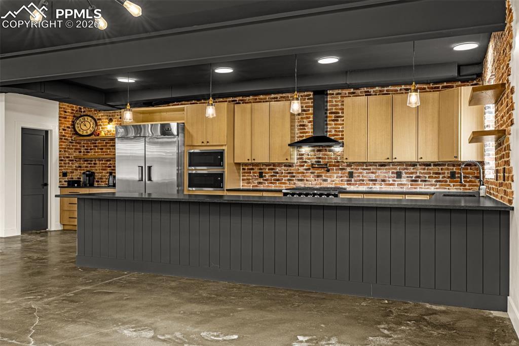 Image 4: Kitchen with walk-in pantry.