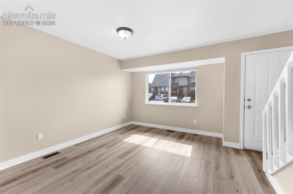 Image 3: Living Room