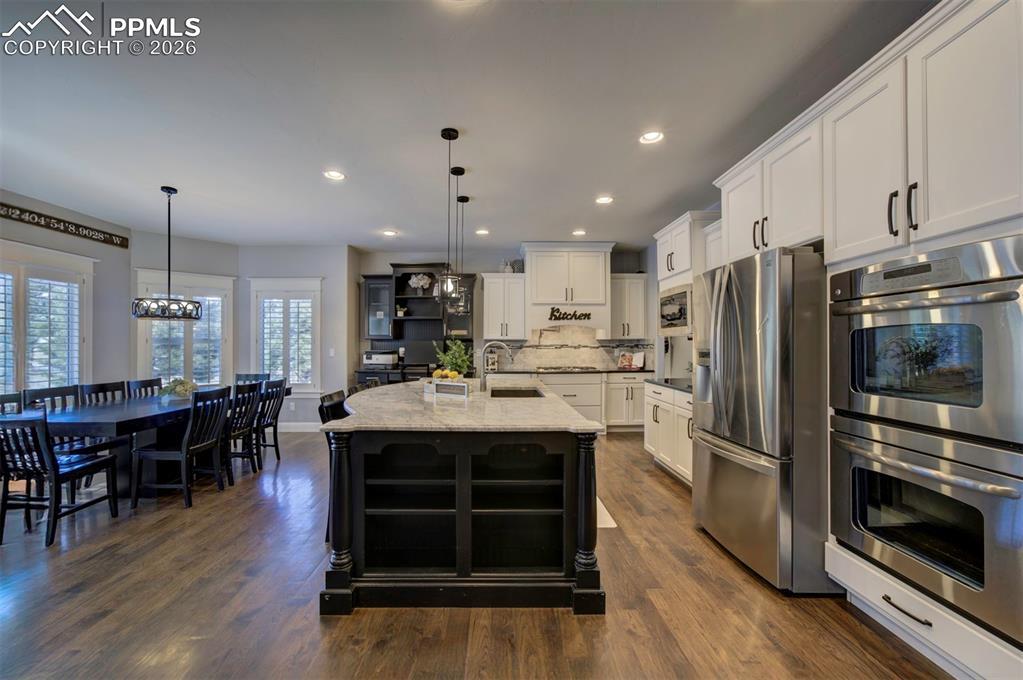 Image 3: Large Eat In Kitchen