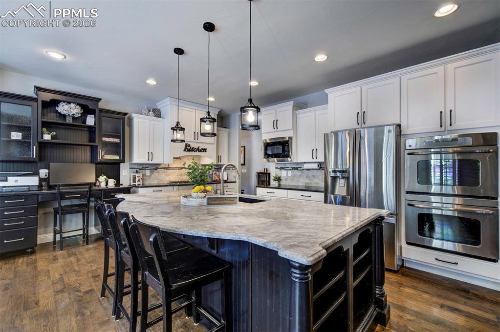 Image 4: Huge Granite Island