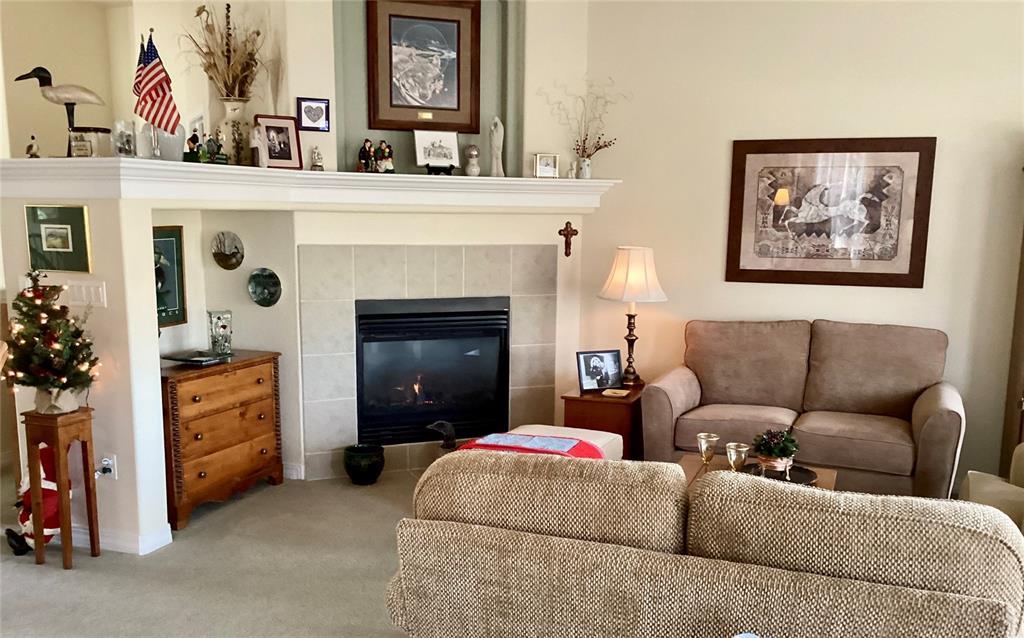 Image 3: Living Room