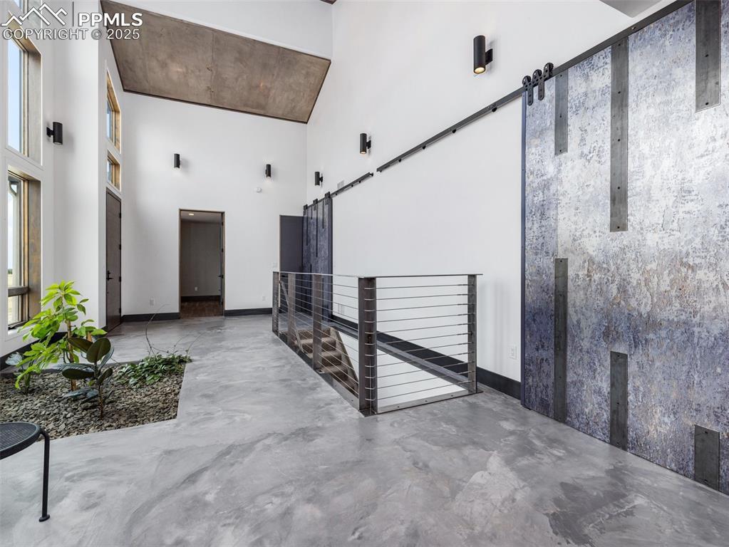 Image 2: Lobby