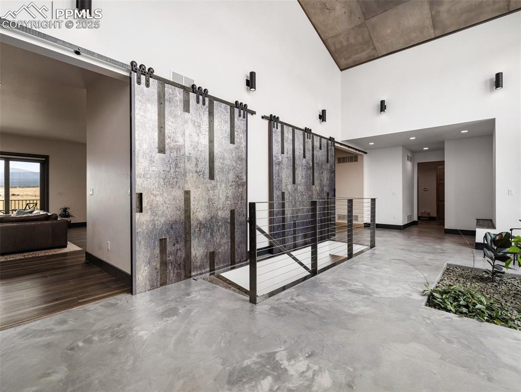 Image 4: Lobby
