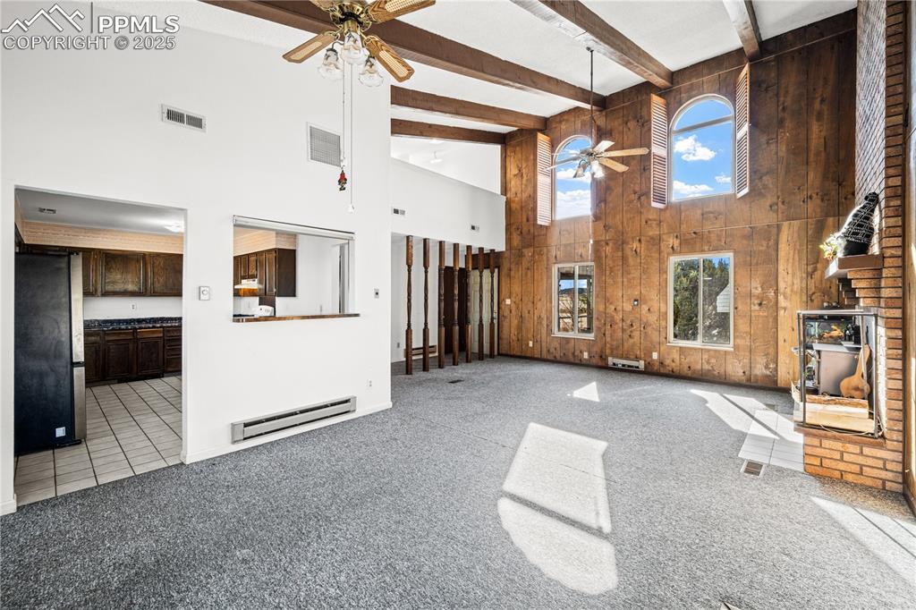 Image 4: Living Room