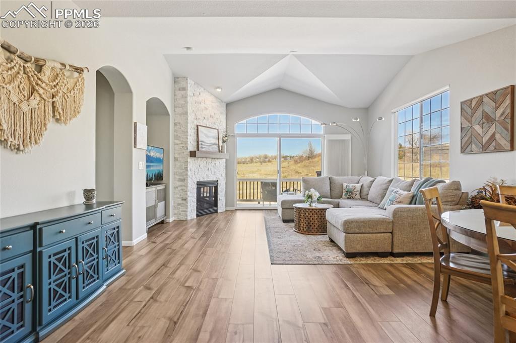 Image 2: Living Room