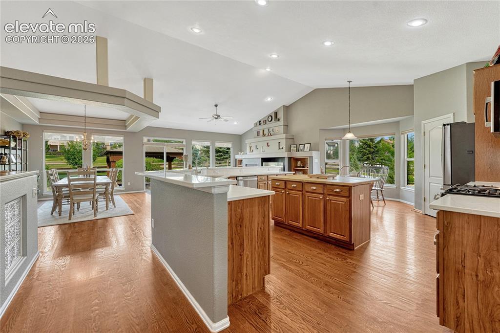 Image 4: Kitchen