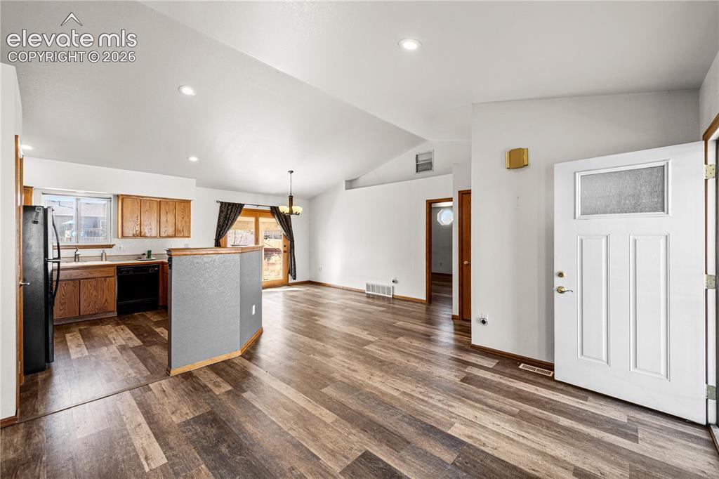 Image 3: Kitchen