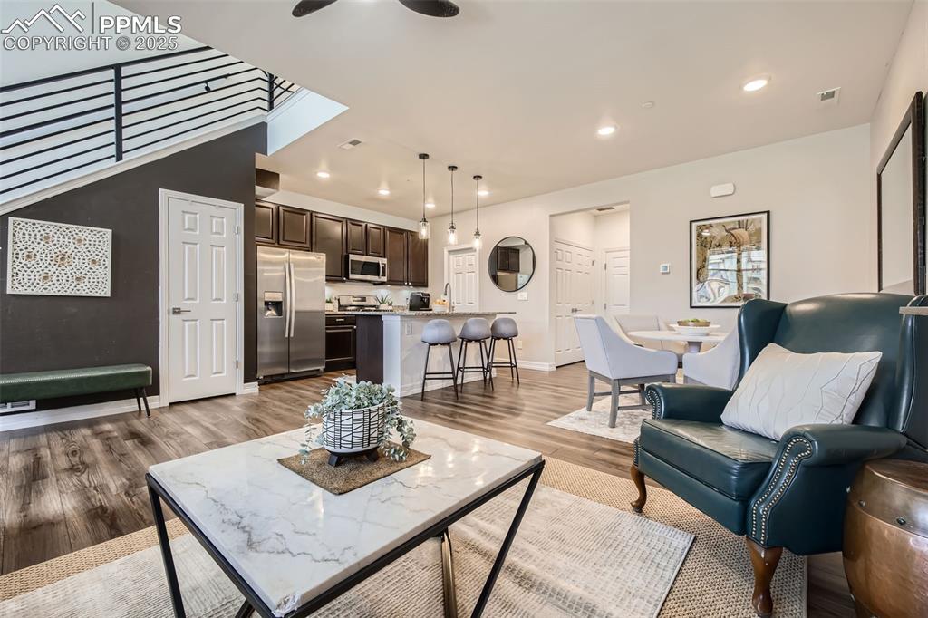 Image 2: Living Room