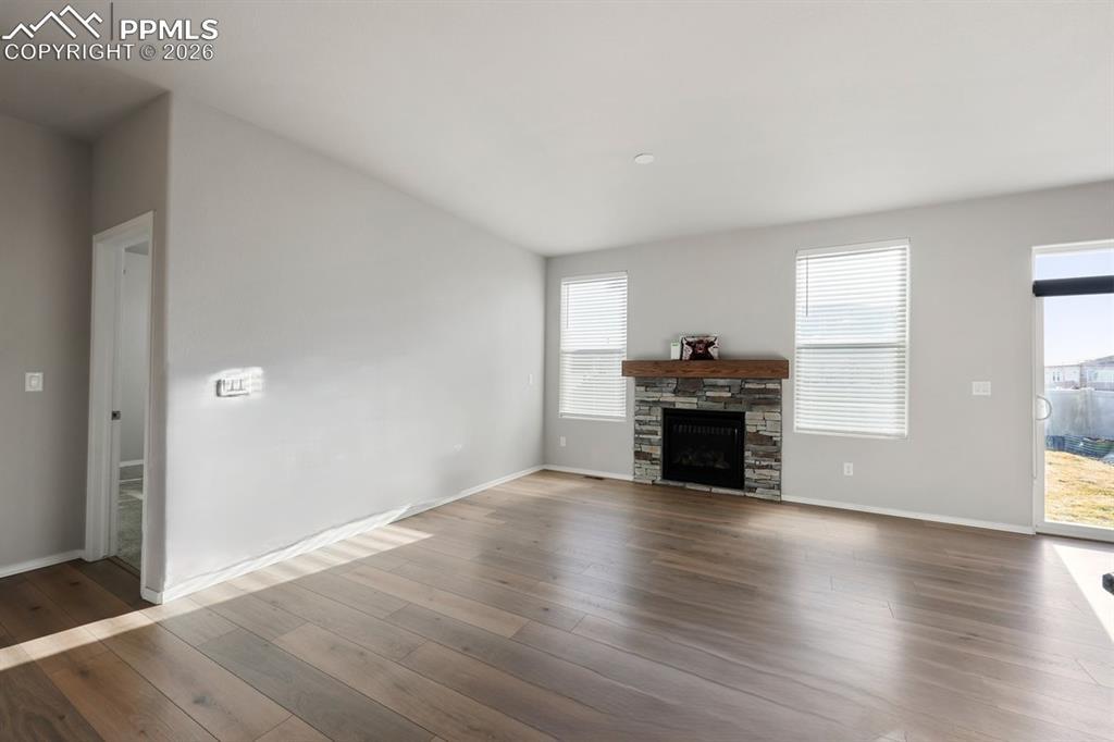 Image 4: Living Room