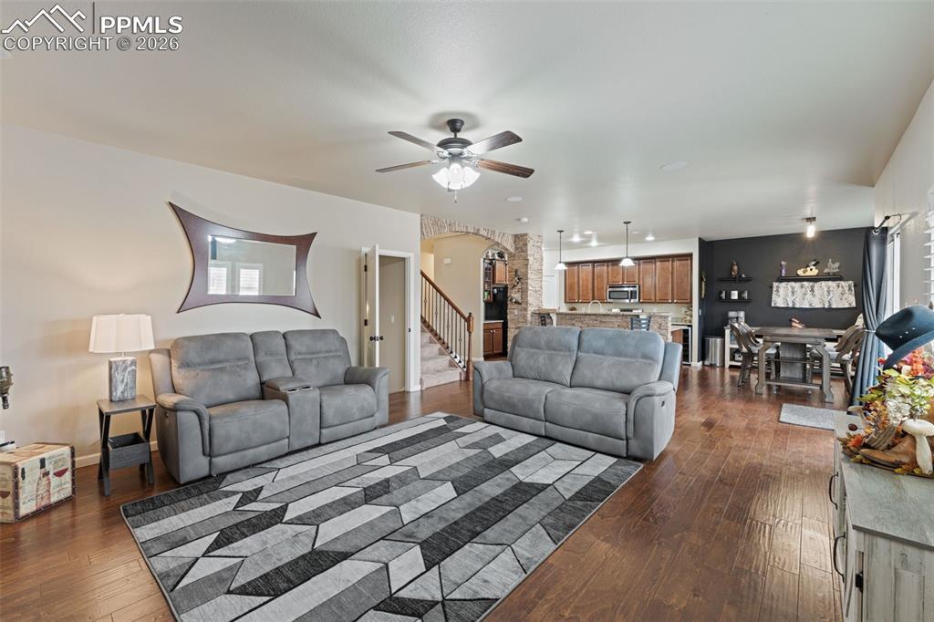 Image 3: Living Room