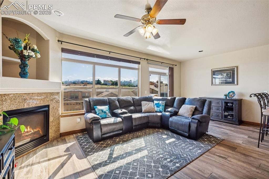 Image 2: Living Room