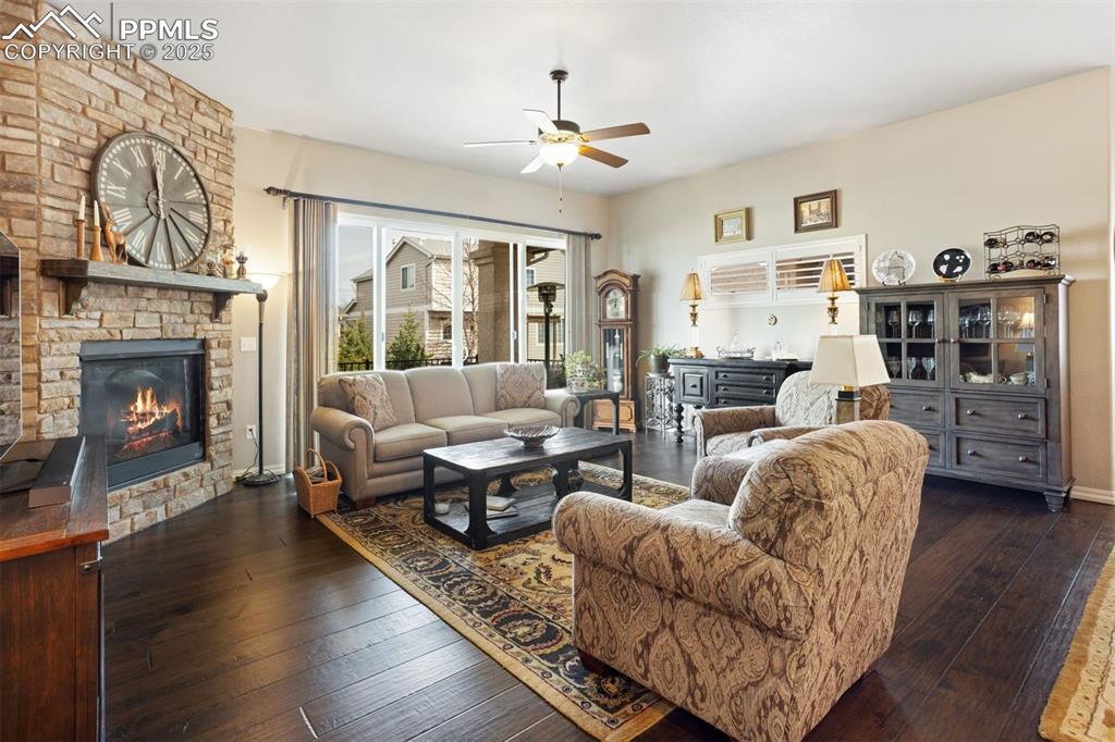Image 2: Living Room