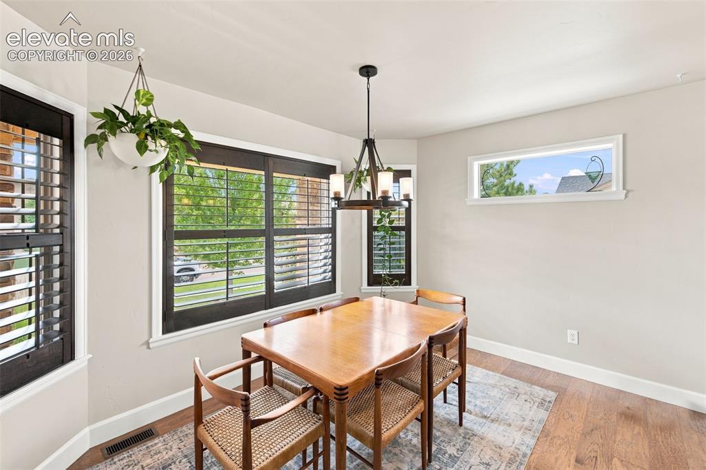 Image 4: Dining Area