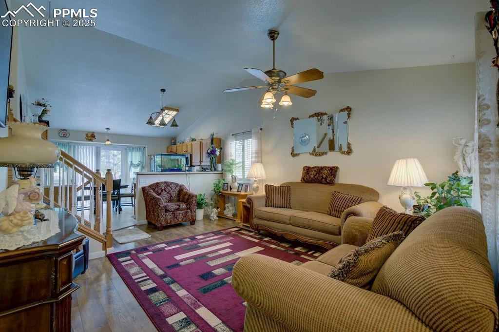 Image 3: Living Room