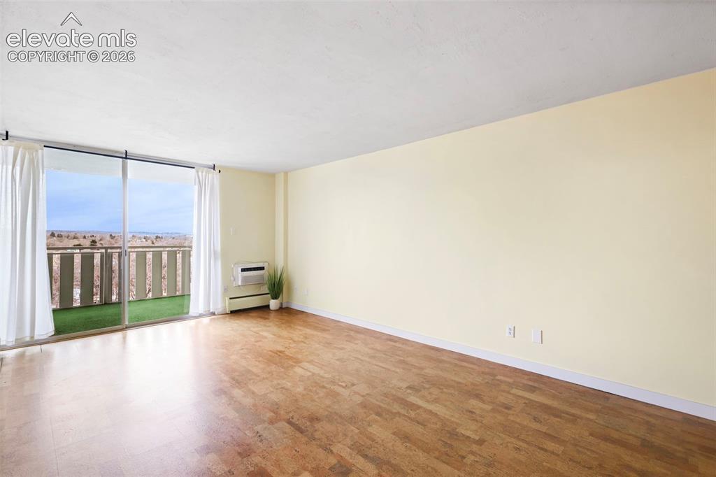 Image 3: Living Room