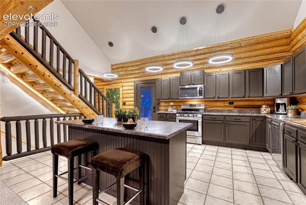 Image 4: Kitchen
