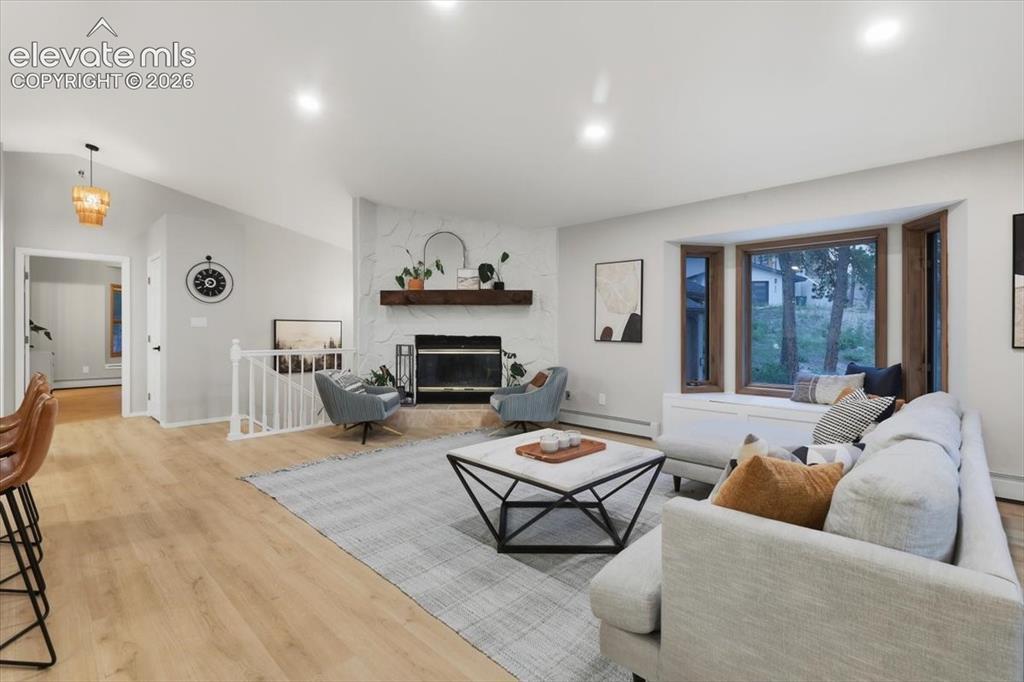 Image 3: Living Room