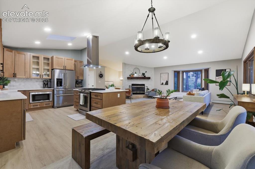 Image 4: Dining Area
