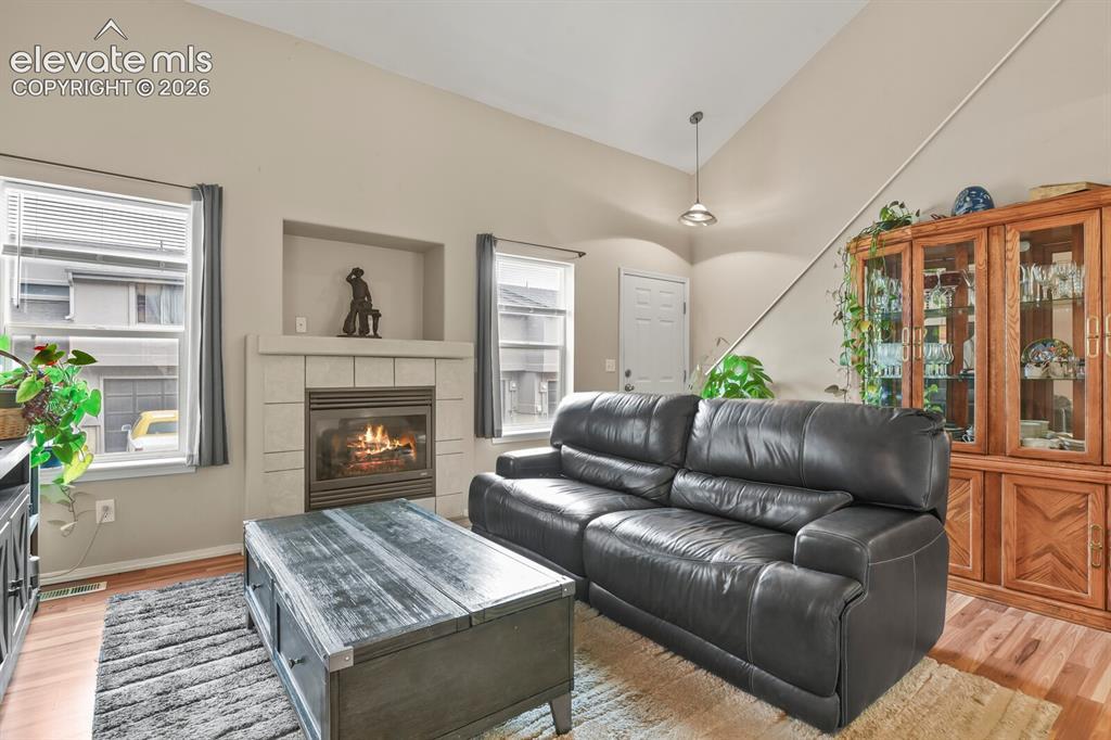 Image 3: Living Room