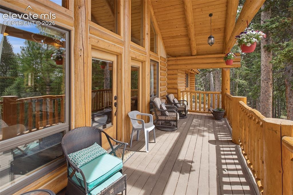 Image 4: Deck