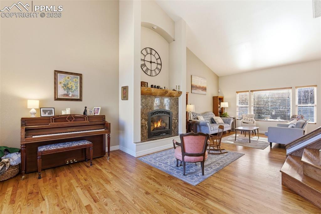 Image 4: Living Room