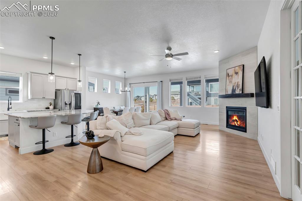 Image 2: Living Room