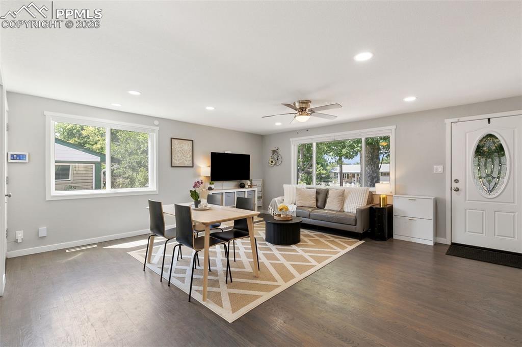 Image 4: Living Room