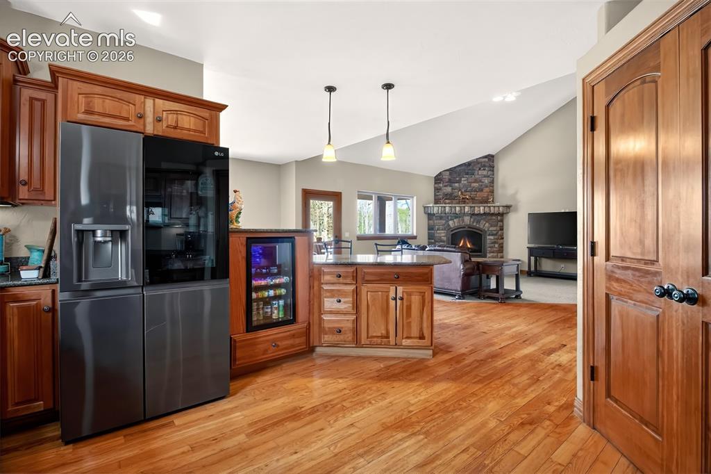 Image 4: Kitchen