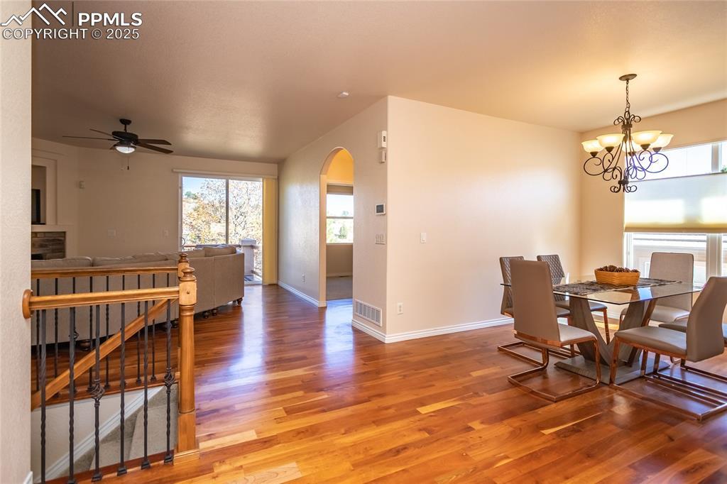 Image 4: Dining Area