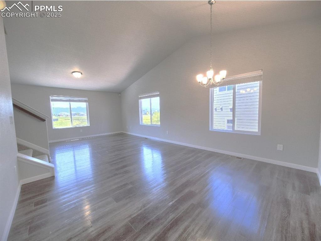 Image 4: Living Room